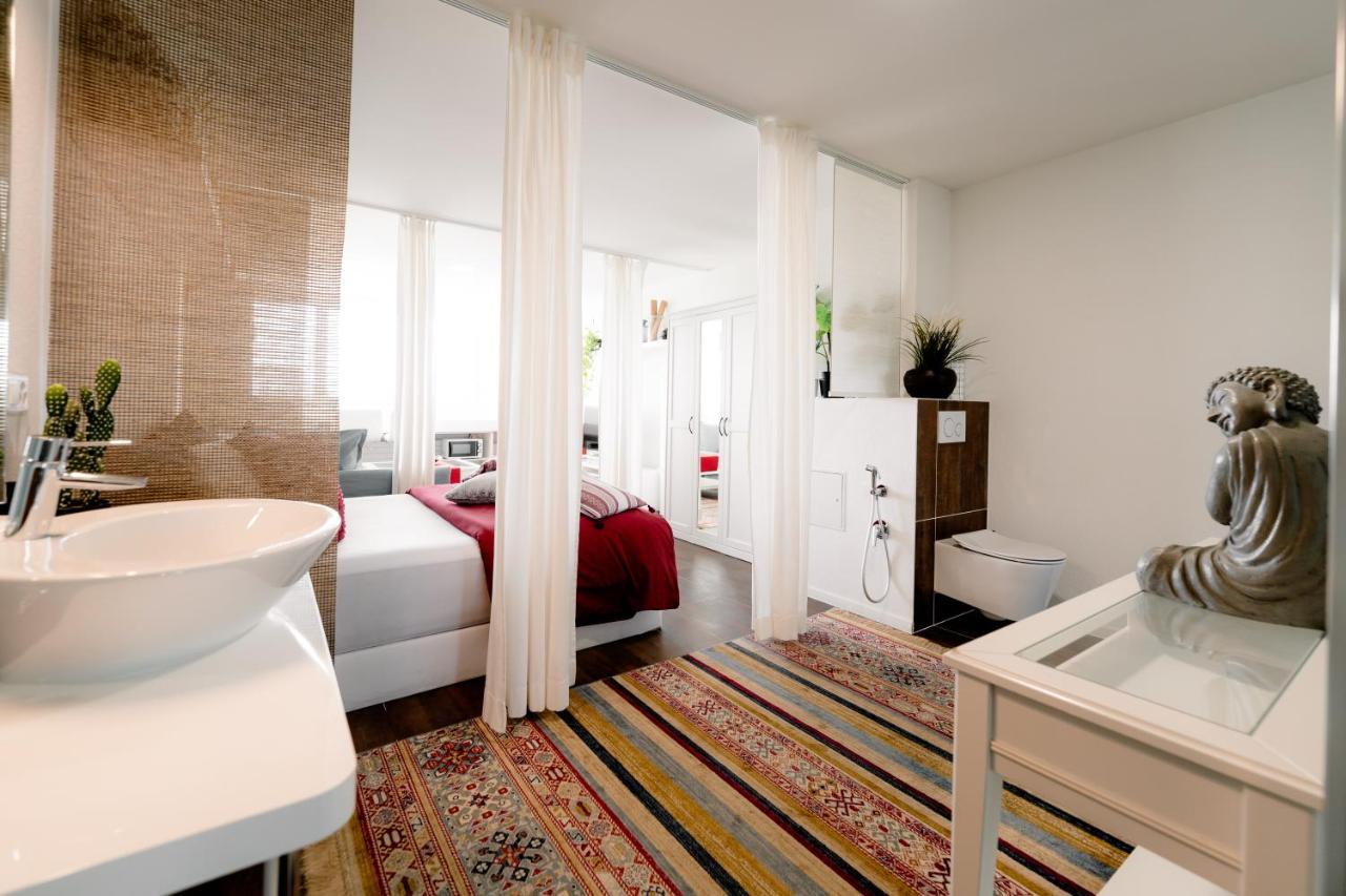 Business Sleeping Place رول المظهر الخارجي الصورة
