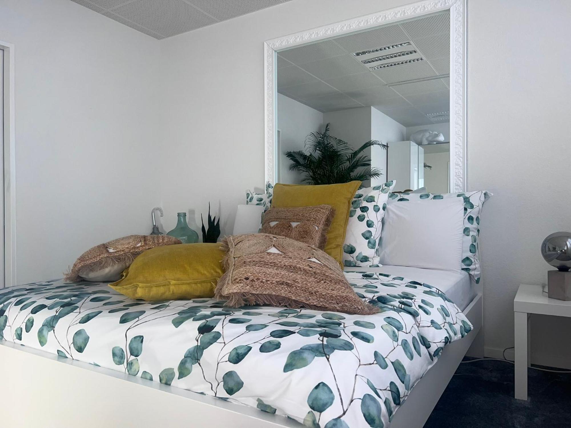 Business Sleeping Place رول المظهر الخارجي الصورة